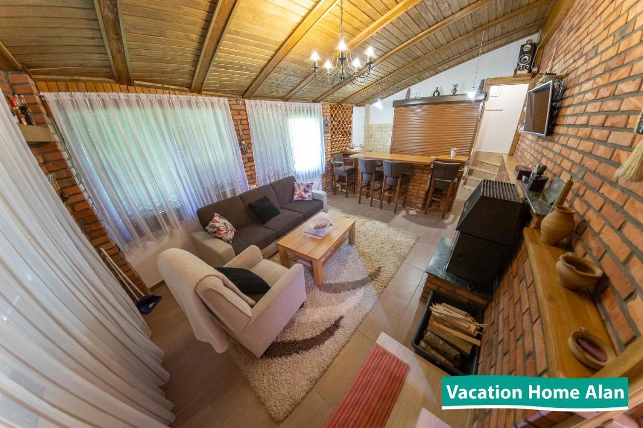 Vacation Home Alan 2 Kulen Vakuf Buitenkant foto