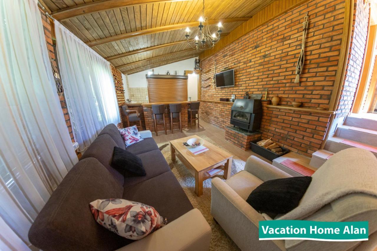 Vacation Home Alan 2 Kulen Vakuf Buitenkant foto
