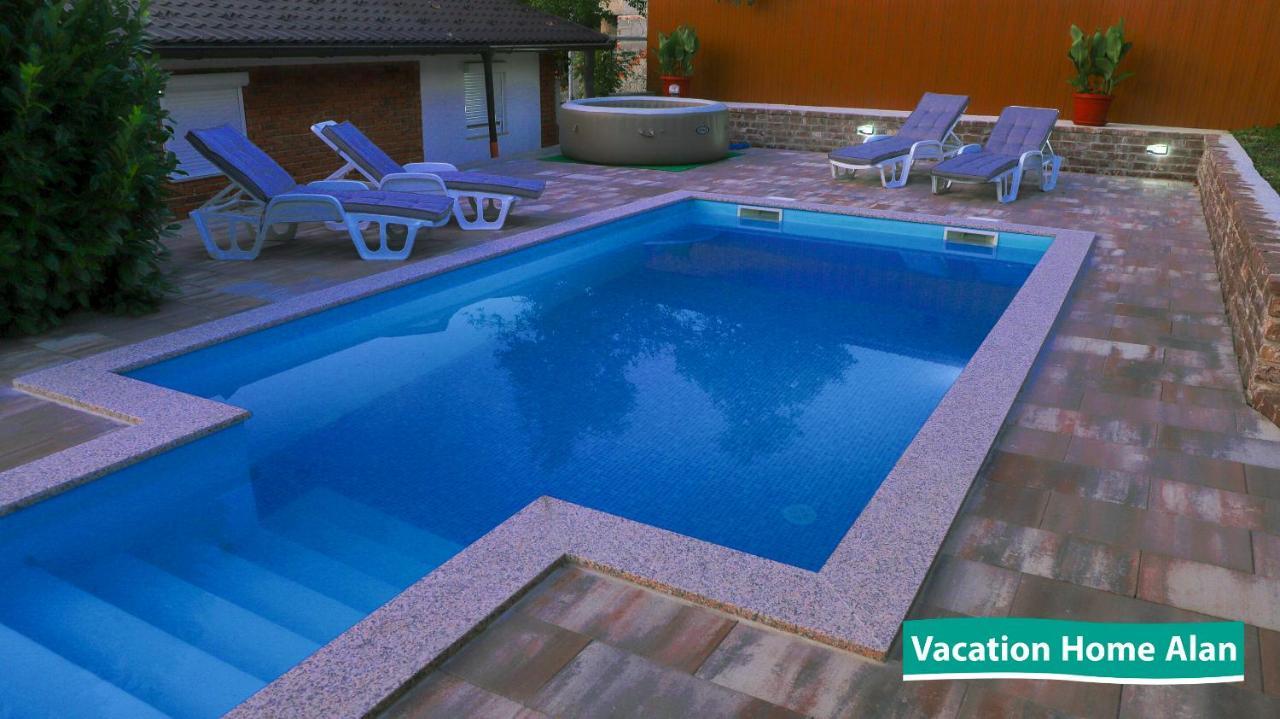 Vacation Home Alan 2 Kulen Vakuf Buitenkant foto
