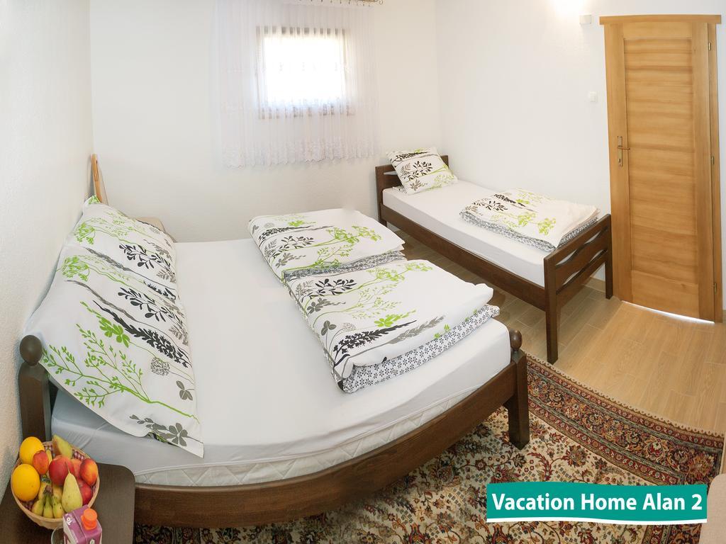Vacation Home Alan 2 Kulen Vakuf Buitenkant foto