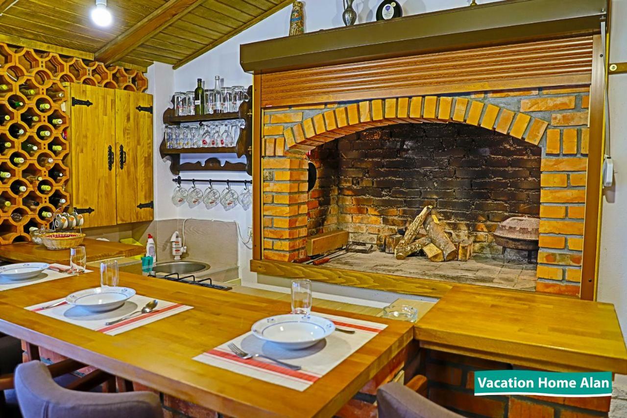 Vacation Home Alan 2 Kulen Vakuf Buitenkant foto